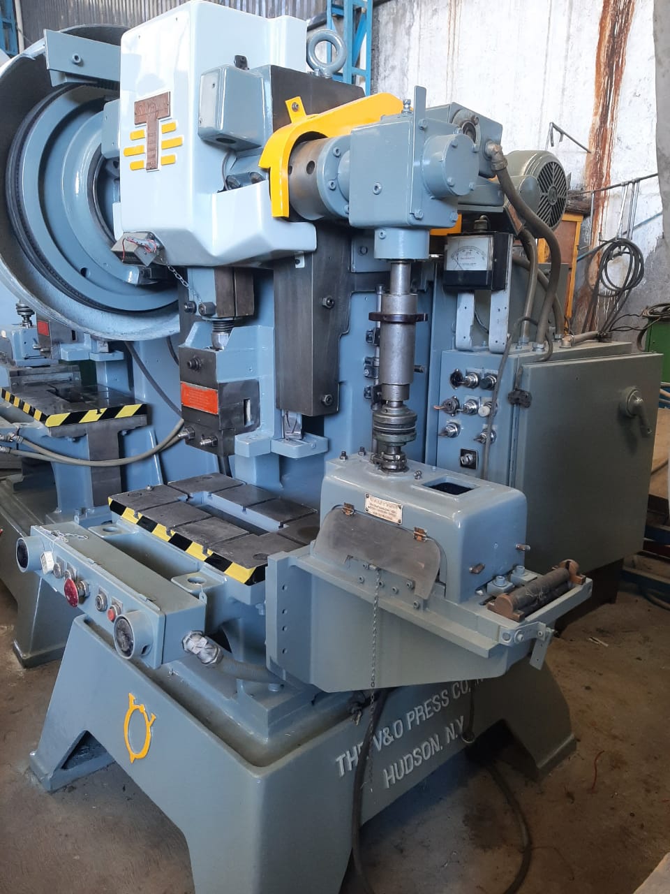 Troqueladora neumática V&O 25ton c/ alimentador(A