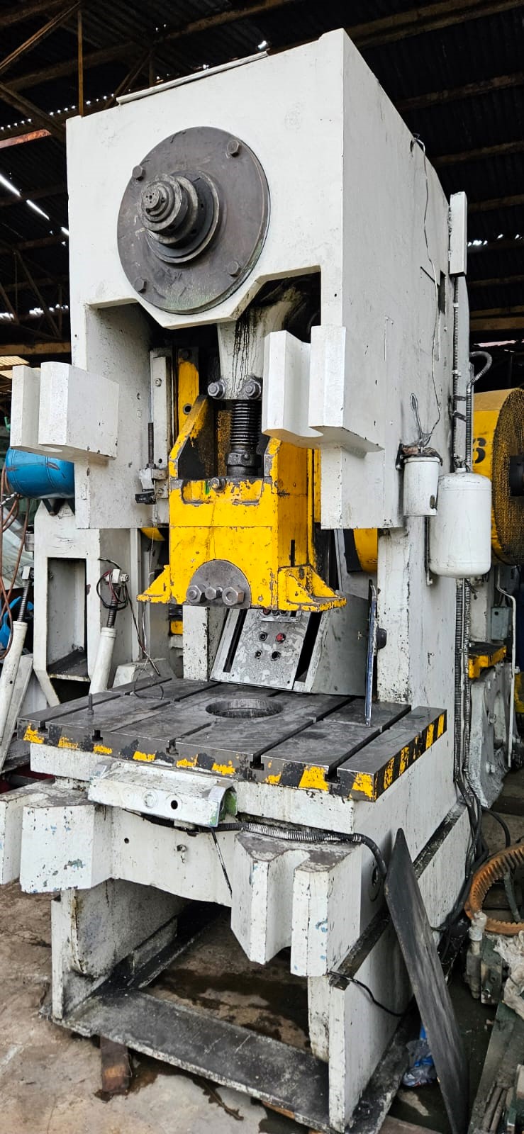 Troqueladora neumática MAQUINT 100 ton.