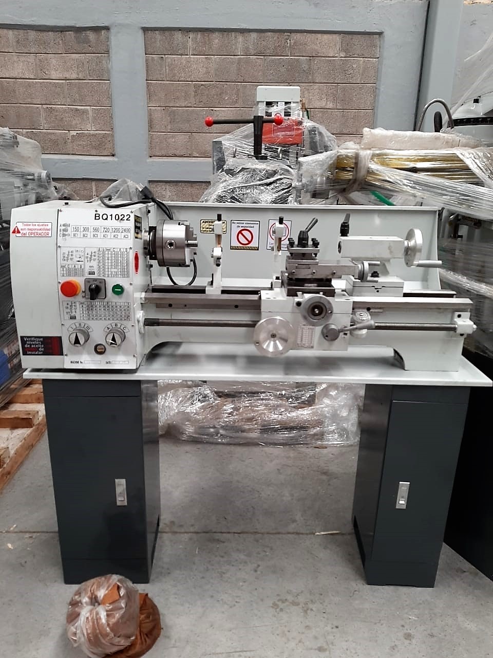 Torno de banco NUEVO MAQUINT 10 X 22''