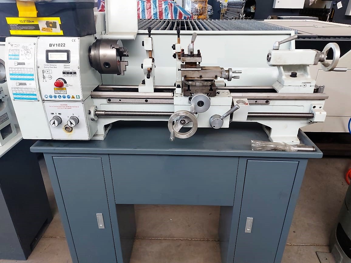 Torno de banco NUEVO MAQUINT 10 X 22''
